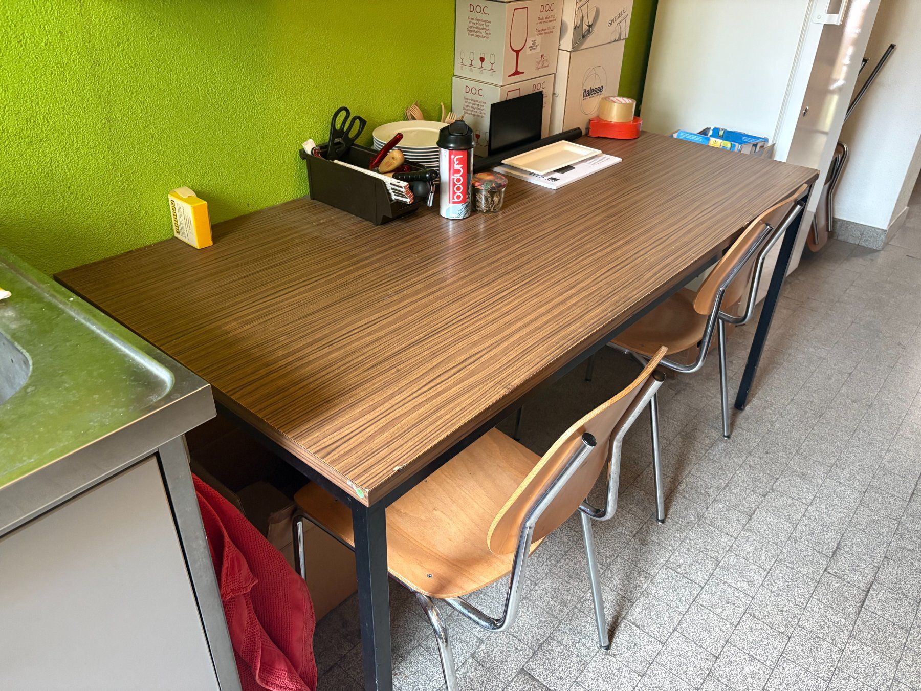 Tables: Tisch mit Metallgestell – D'occasion à Luzern par Owen2321 1