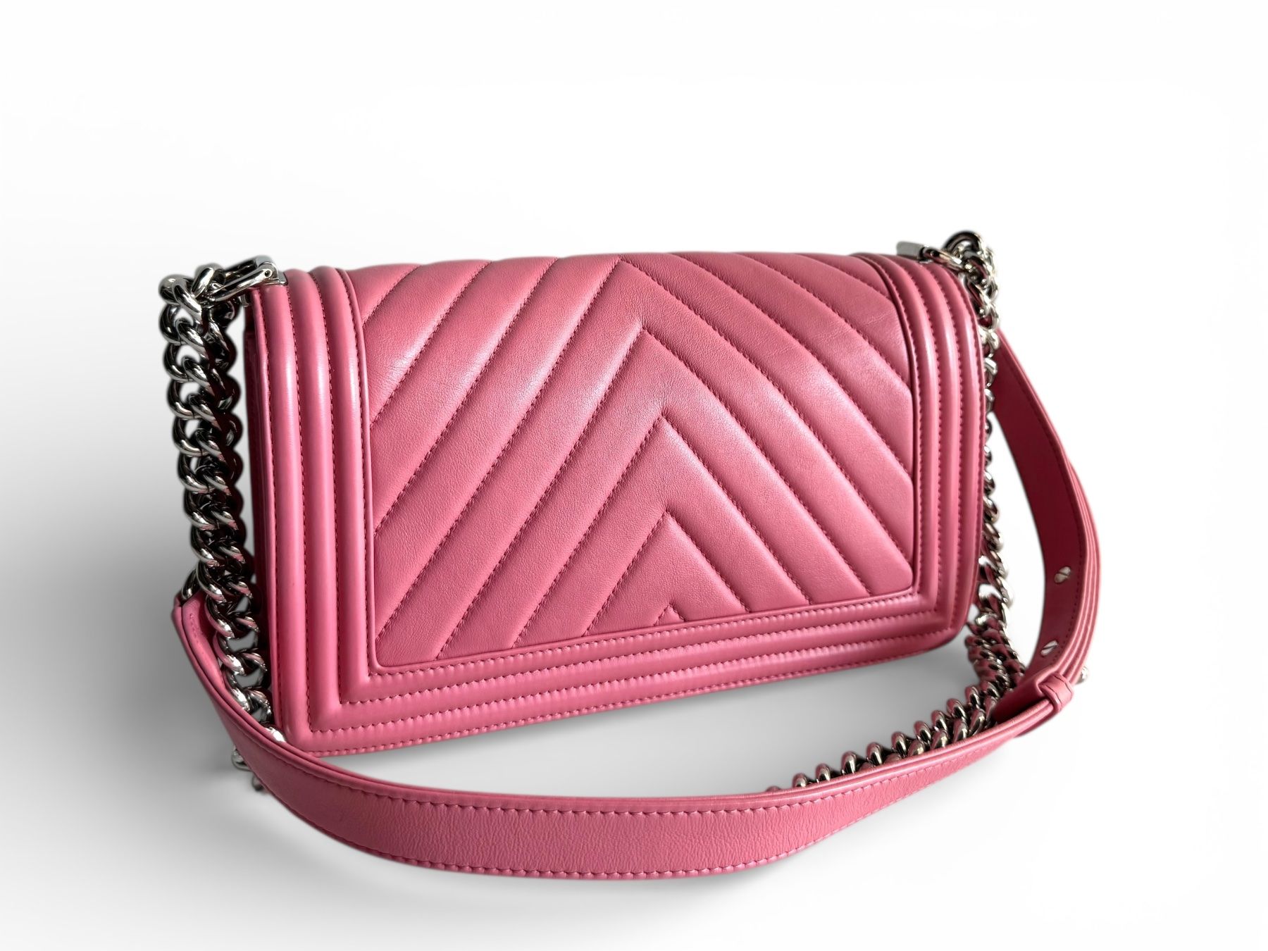 Chanel Taschen für Damen: CHANEL Lambskin Chevron Quilted Medium Boy Flap Tasche – Gebraucht aus Kriens von hannaandkiko 3