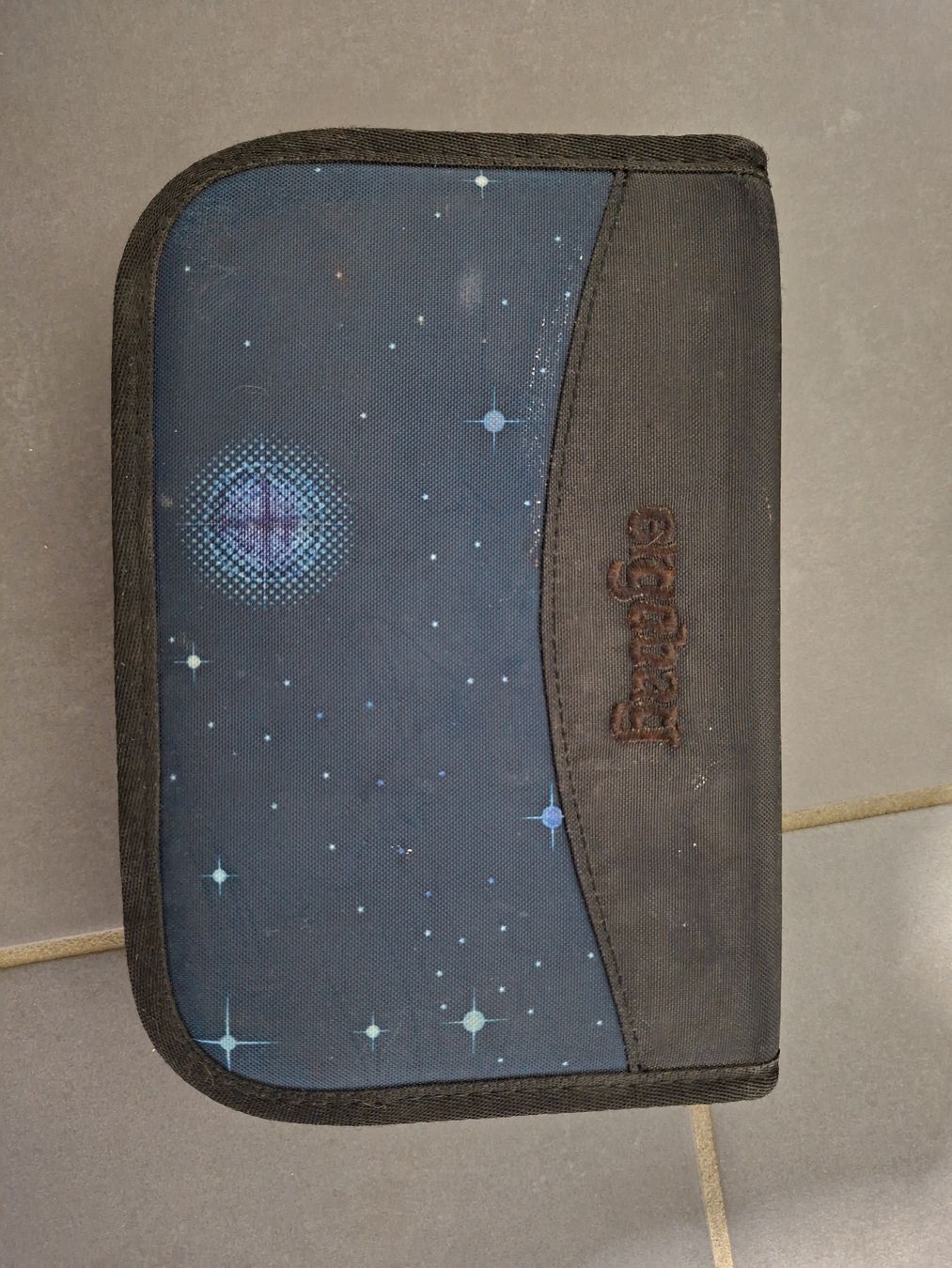 Ergobag Borse & Zaini: Ergobag Cubo Schulrucksack Set Galaxie – Usato da Ueken venduto da Sari1312 1