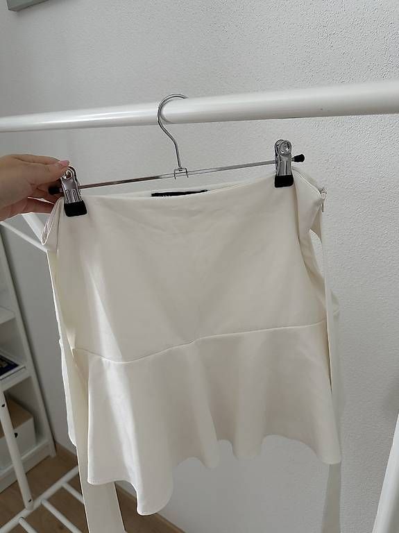 Zara Gonne: Minirock mit Shorts, Gr. L – Usato da St. Gallen venduto da raphaela_99 1