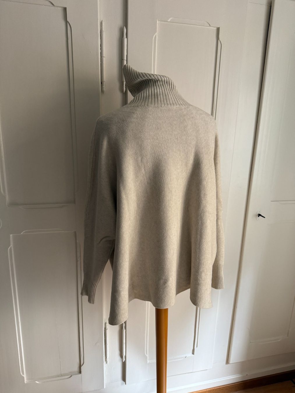 Pullover & Sweatshirts: Rollkragen Pullover beige mit Fransen L – Gebraucht aus Zürich von Diazaio 2