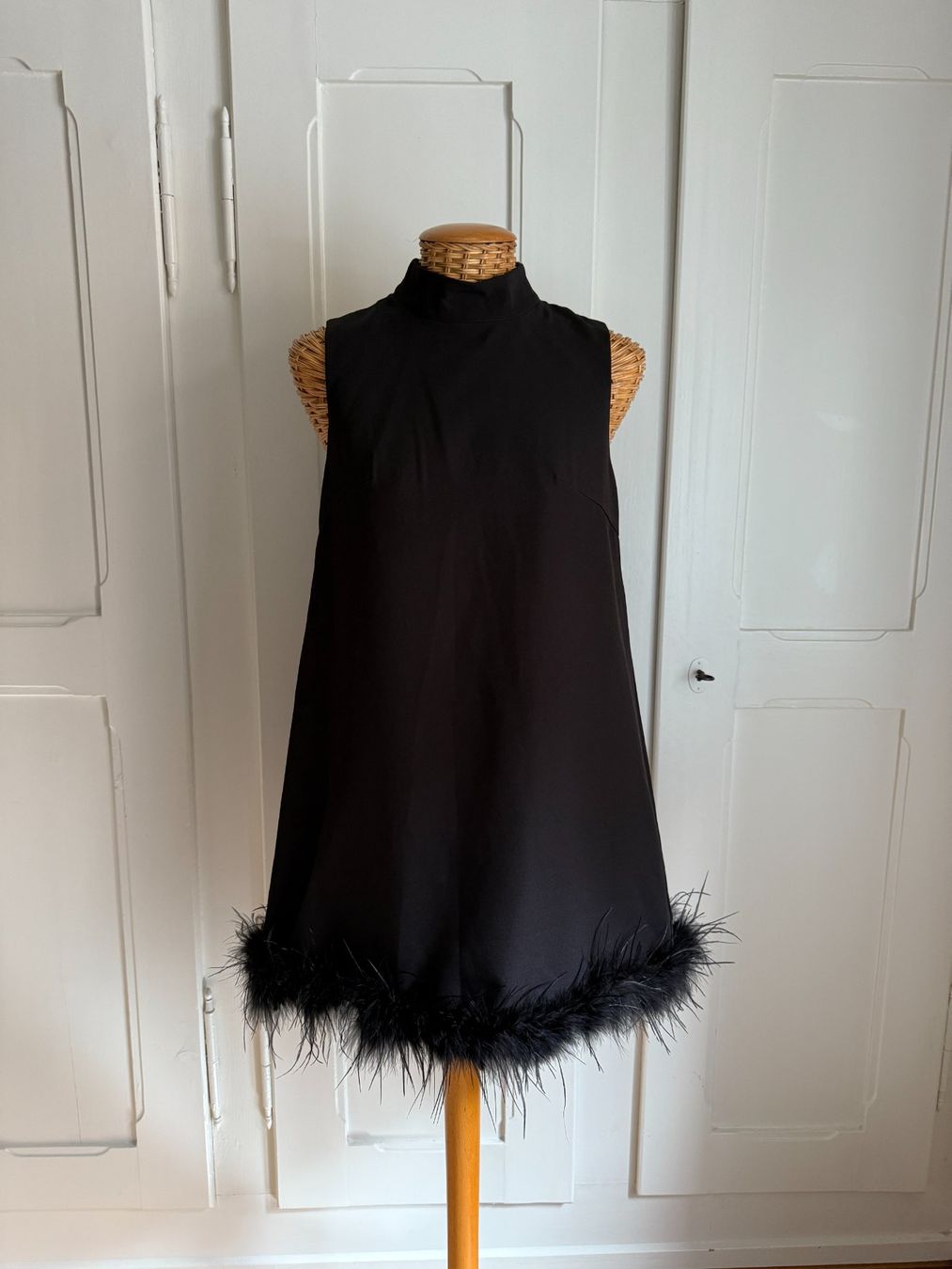 Shein Robes: Kleid schwarz mit Federn 36 – D'occasion à Zürich par Diazaio