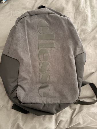 Rucksack Ellesse grau guter Zustand 40 Zeichen