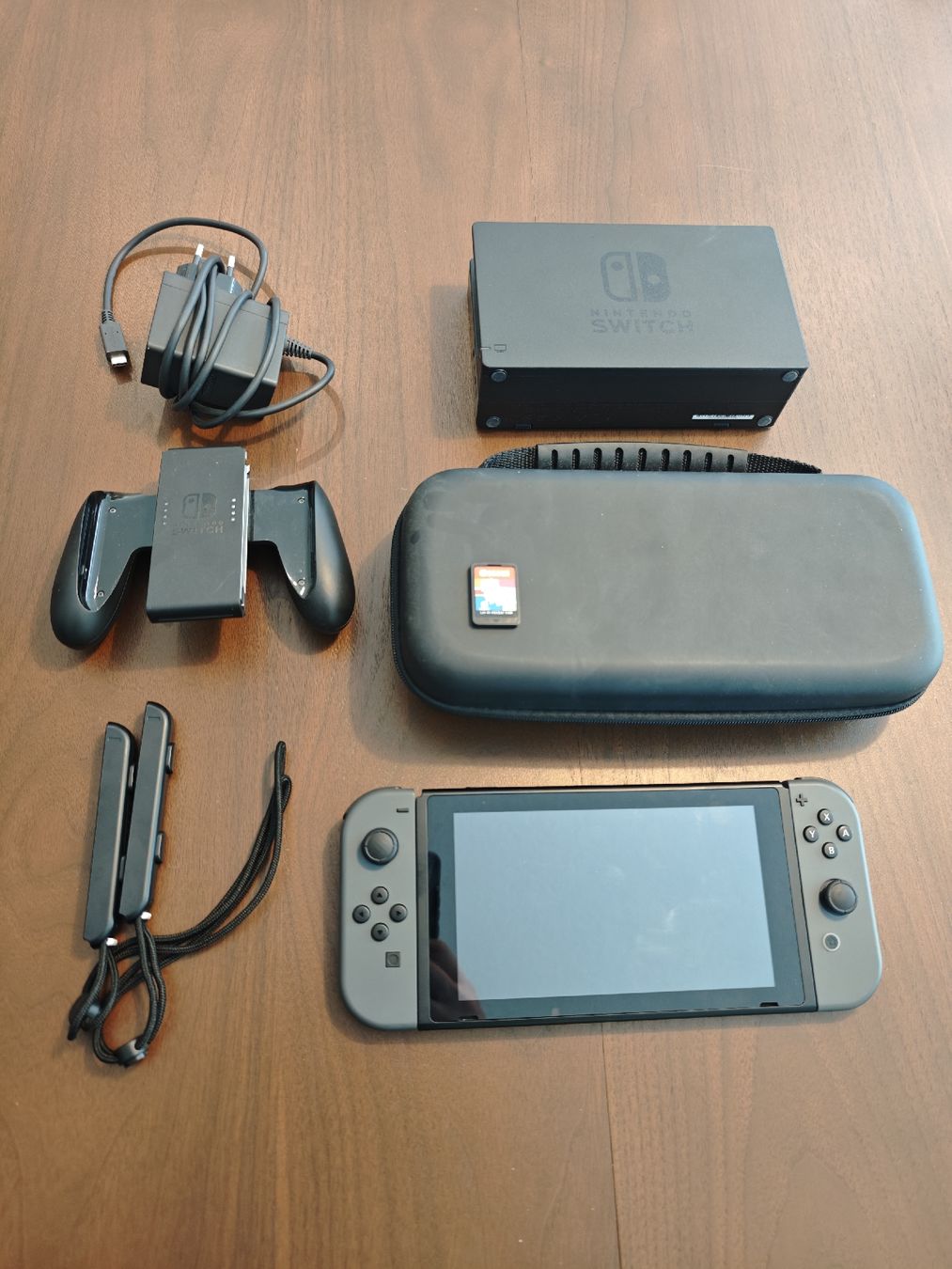 Nintendo Console: Nintendo Switch Konsole mit Zubehör – Usato da Leissigen venduto da Sneakerhead23
