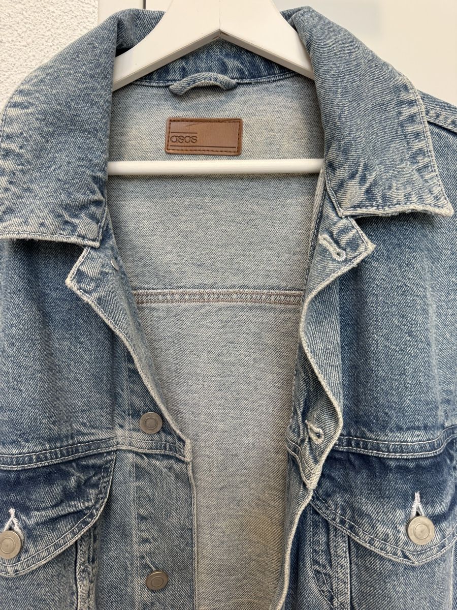 Asos Giacche: Asos Jeansjacke mit Aufdruck, S – Nuovo (secondo la descrizione) da Maisprach venduto da jokoundklaas 3