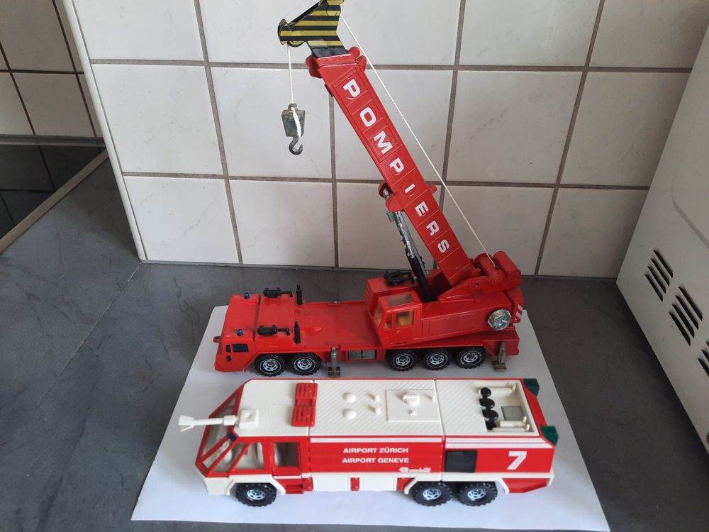 SIKU, GERMANY. 2 camions de POMPIERS. VINTAGE (Gebraucht) in Le Locle für CHF 42 - mit Lieferung