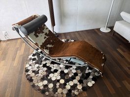 Le Corbusier LC4 Chaiselongue von Cassina, Ponyfell Tricolor