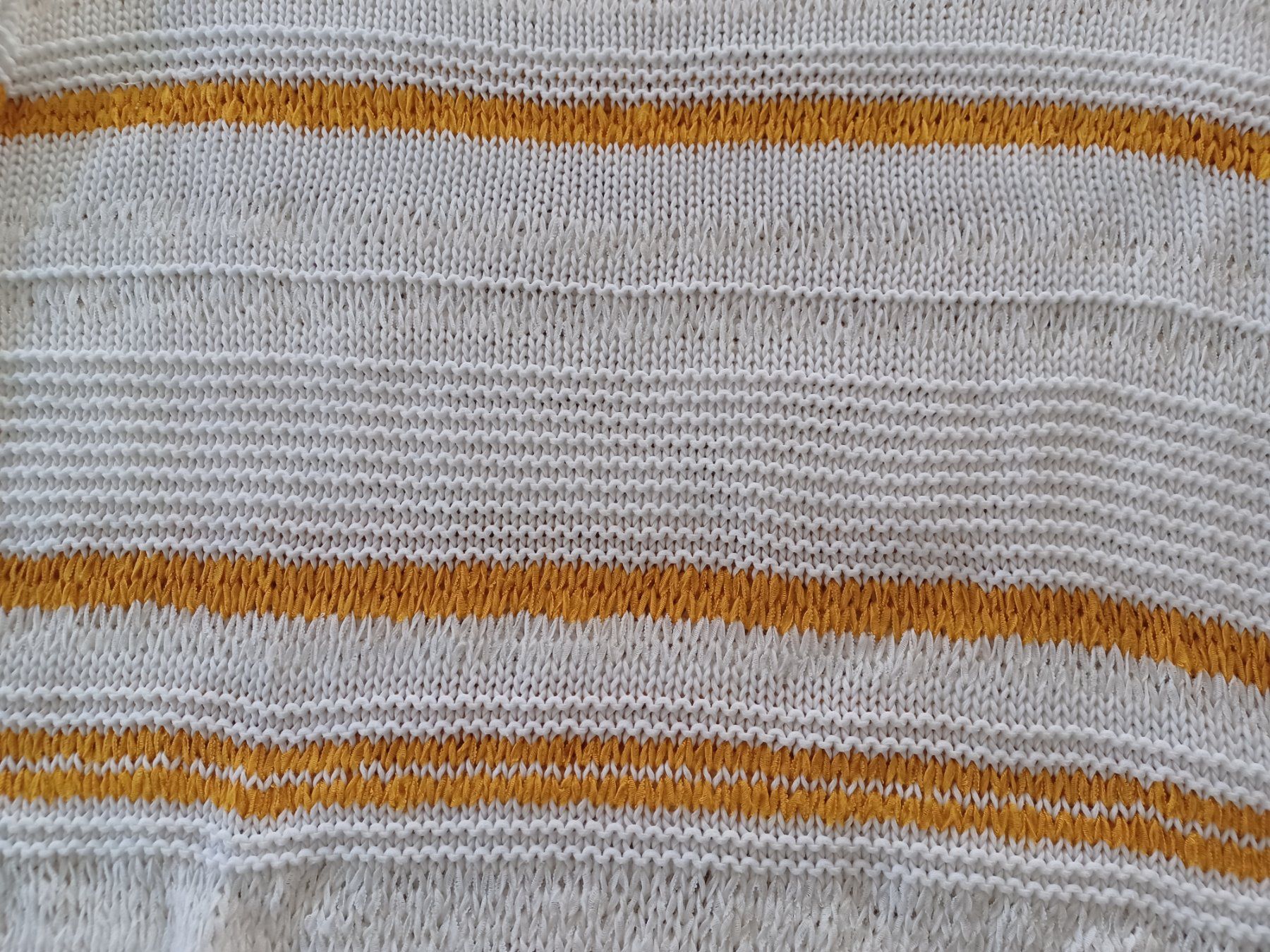 Pulls & Sweat-shirts: Strickpullover weiss gelb gestreift Grösse M – D'occasion à Kriens par IsabelleW0102 2