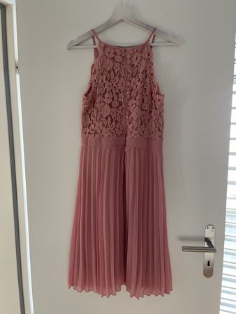 Neues Spitzenkleid von About You, Grösse 40