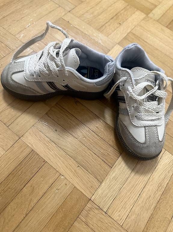 Scarpe per ragazzi: Adidas SAMBA GR.23 Kinder Schuhe  – Usato da Kloten venduto da Privat2011 1