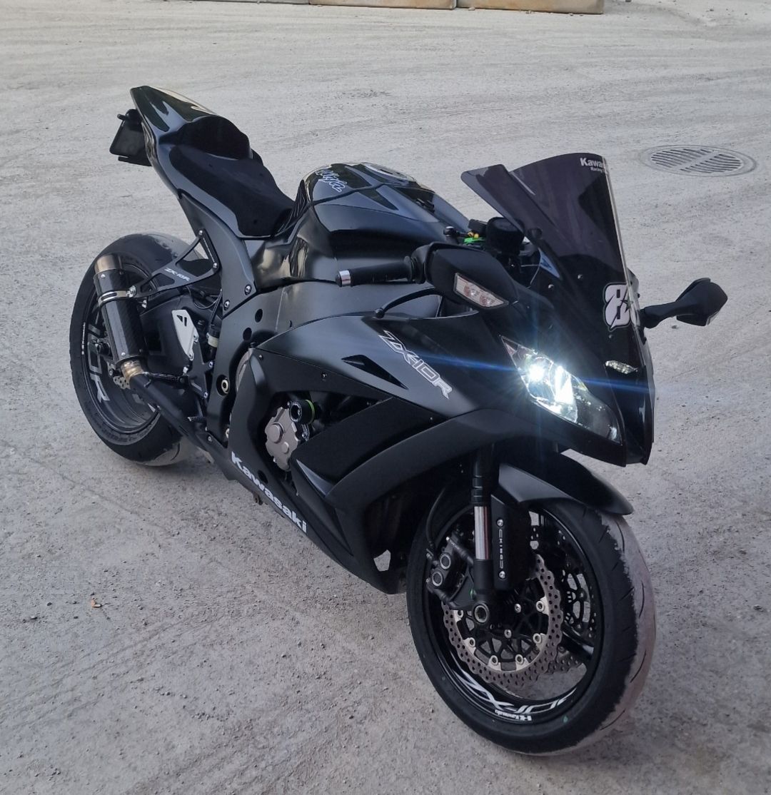 Kawasaki Strada: Kawasaki ninja zx 10r – Usato da Chur venduto da Joel88