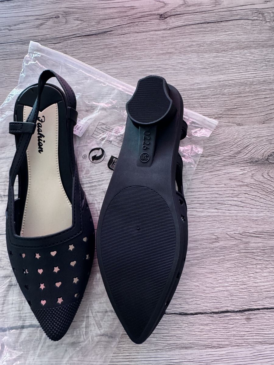 Damenschuhe: Ballerines noires ajourées - Taille 38 - Été stylé – Neu und originalverpackt aus La Chaux de fonds von car_f9yg 1