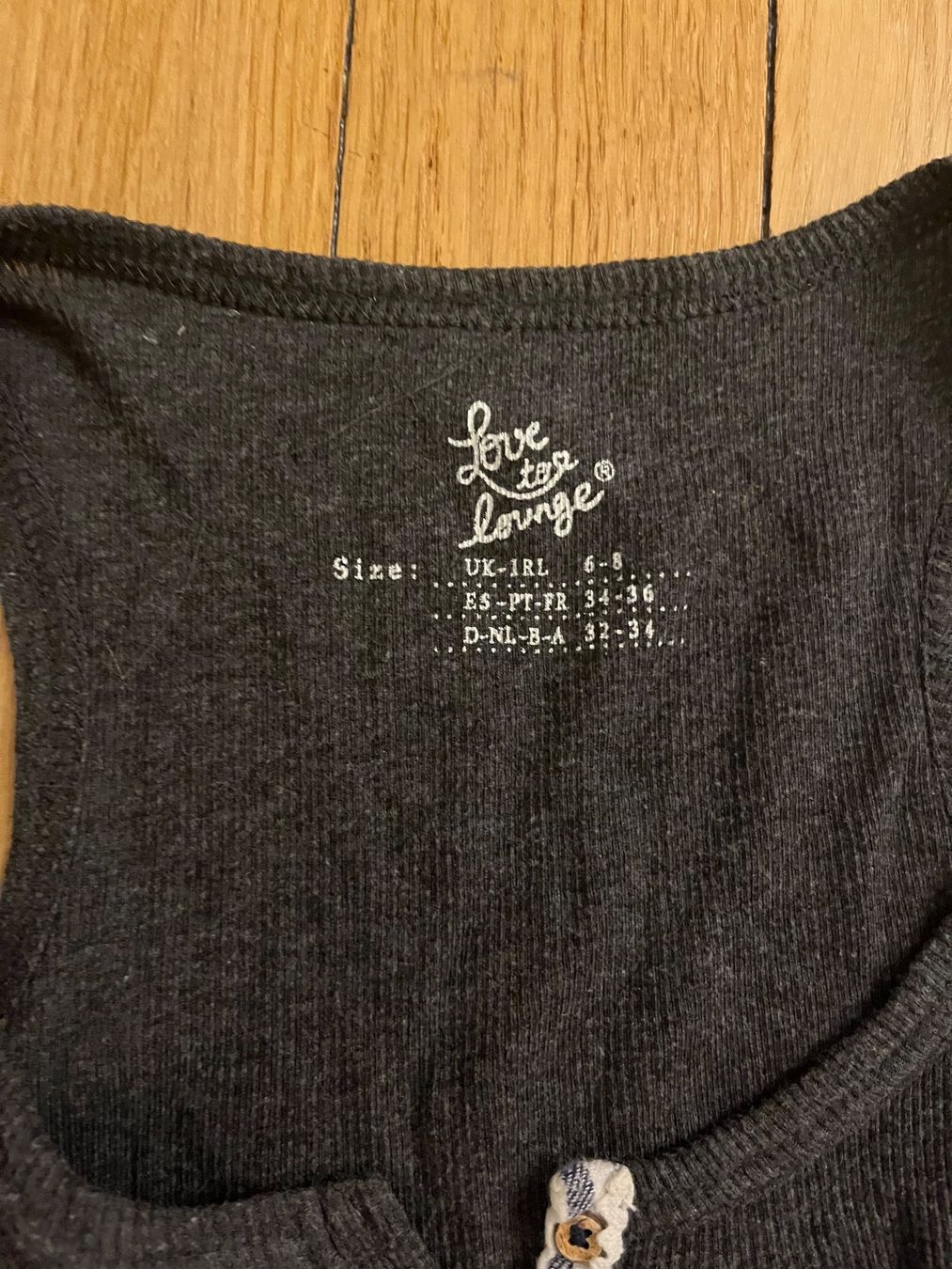 Tops: Tanktop grau Knöpfe & Spitze – Gebraucht aus Rüti ZH von sar_9gnw 2