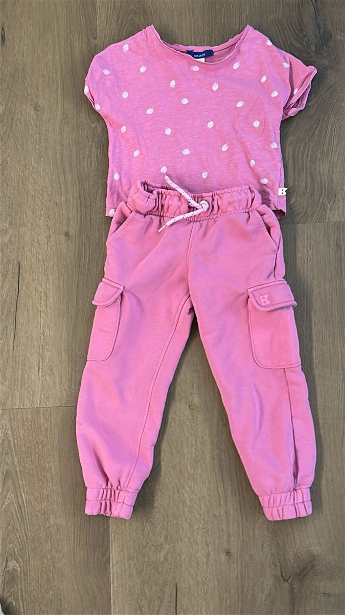 Lotti & Set di vestiti: Okaidi Tshirt and Jogger Set – Nuovo (secondo la descrizione) da Ueberstorf venduto da kri_8pft