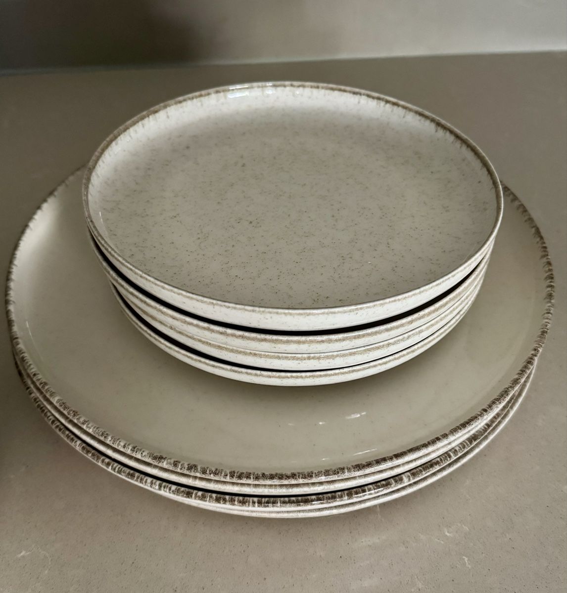 Set di piatti: Dining Set Dinner Plates, Bowls & Small Plates – Usato da Jona venduto da amy_pjw 1
