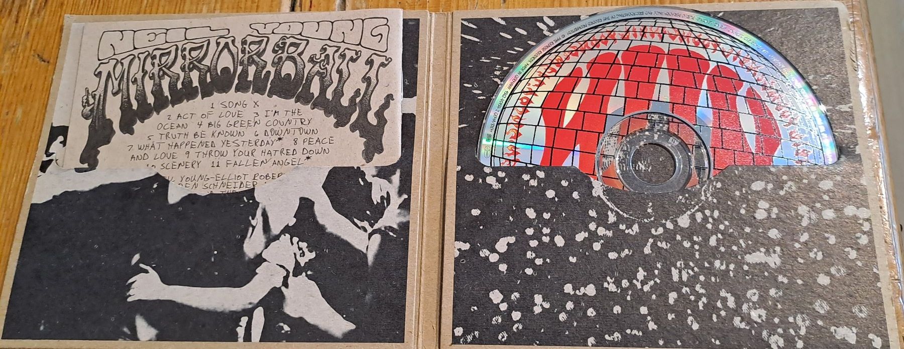 CD: NEIL YOUNG``MIRRORBALL`` – Usato da Münsingen venduto da Rocking 1
