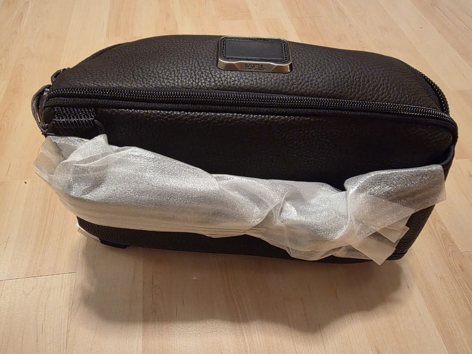 Tumi Borse: Tumi Sling aus Leder. NP ca CHF 500.00 – Nuovo e nell'imballaggio originale da Suhr venduto da Uriangato 2