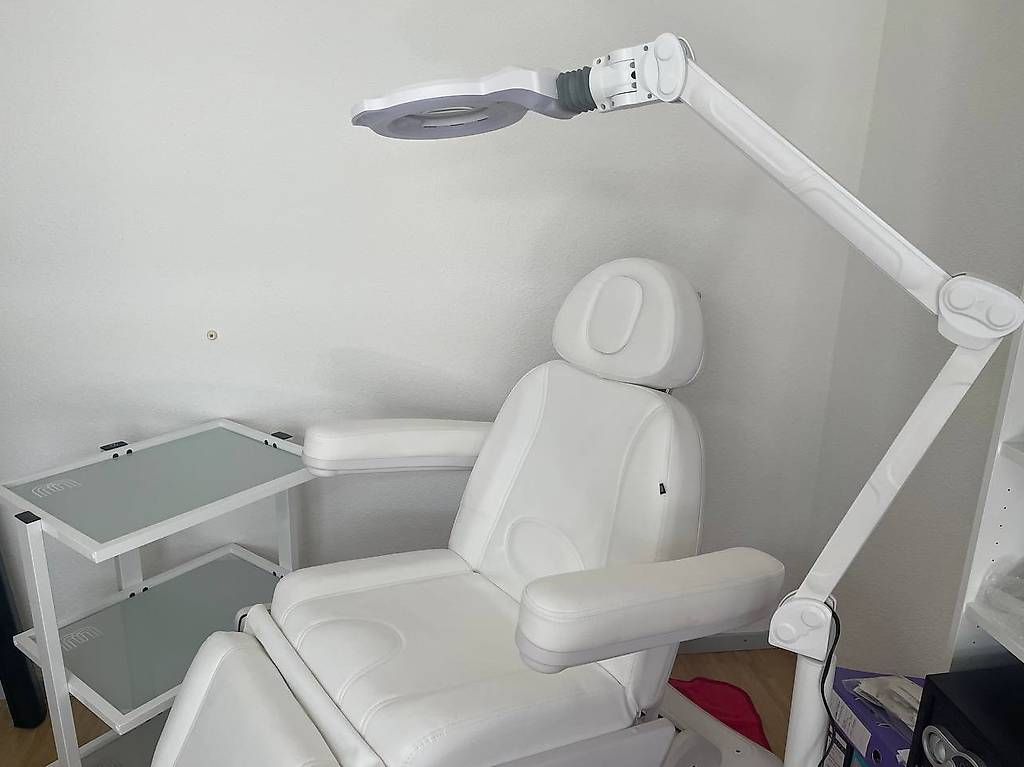 Fauteuils de soin: BEHANDLUNGSLIEGE, elektr. + EXTRAS – D'occasion à Brunnen par ker_2kzc 1