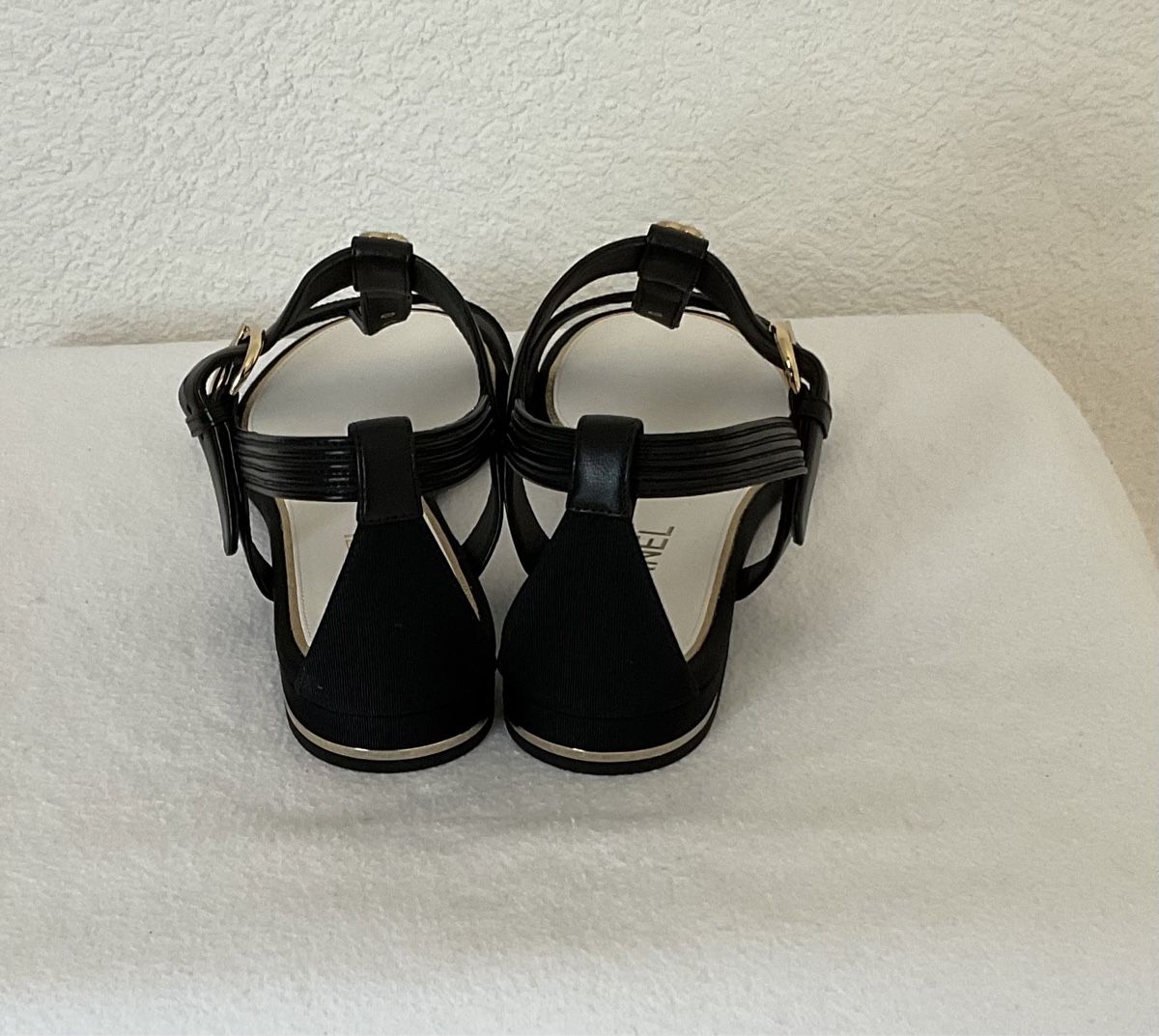 Chanel Scarpe da donna: Chanel : sandales noires – Nuovo e nell'imballaggio originale da Corseaux venduto da Mililaforet75 2
