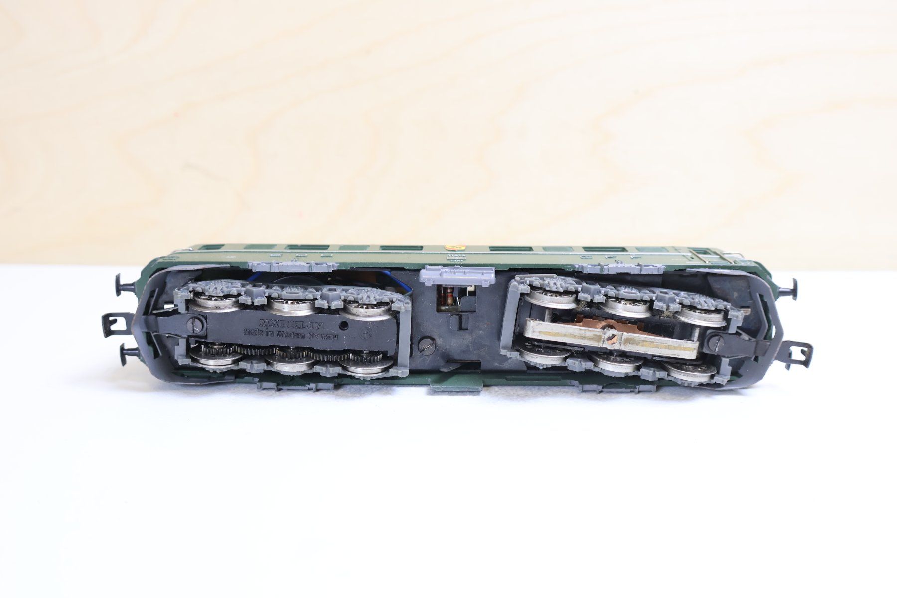 Märklin Modellini di ferrovie: Märklin SBB Ae 6/6 E-Lok "Bern" - 3050 - H0 – Usato da Winterthur venduto da Monstera 7
