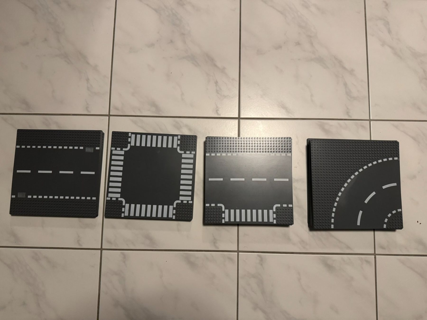 Lego Kit di costruzioni: Lego Strassen / Platten 42 Stk. – Usato da Schinznach Bad venduto da Prosperos