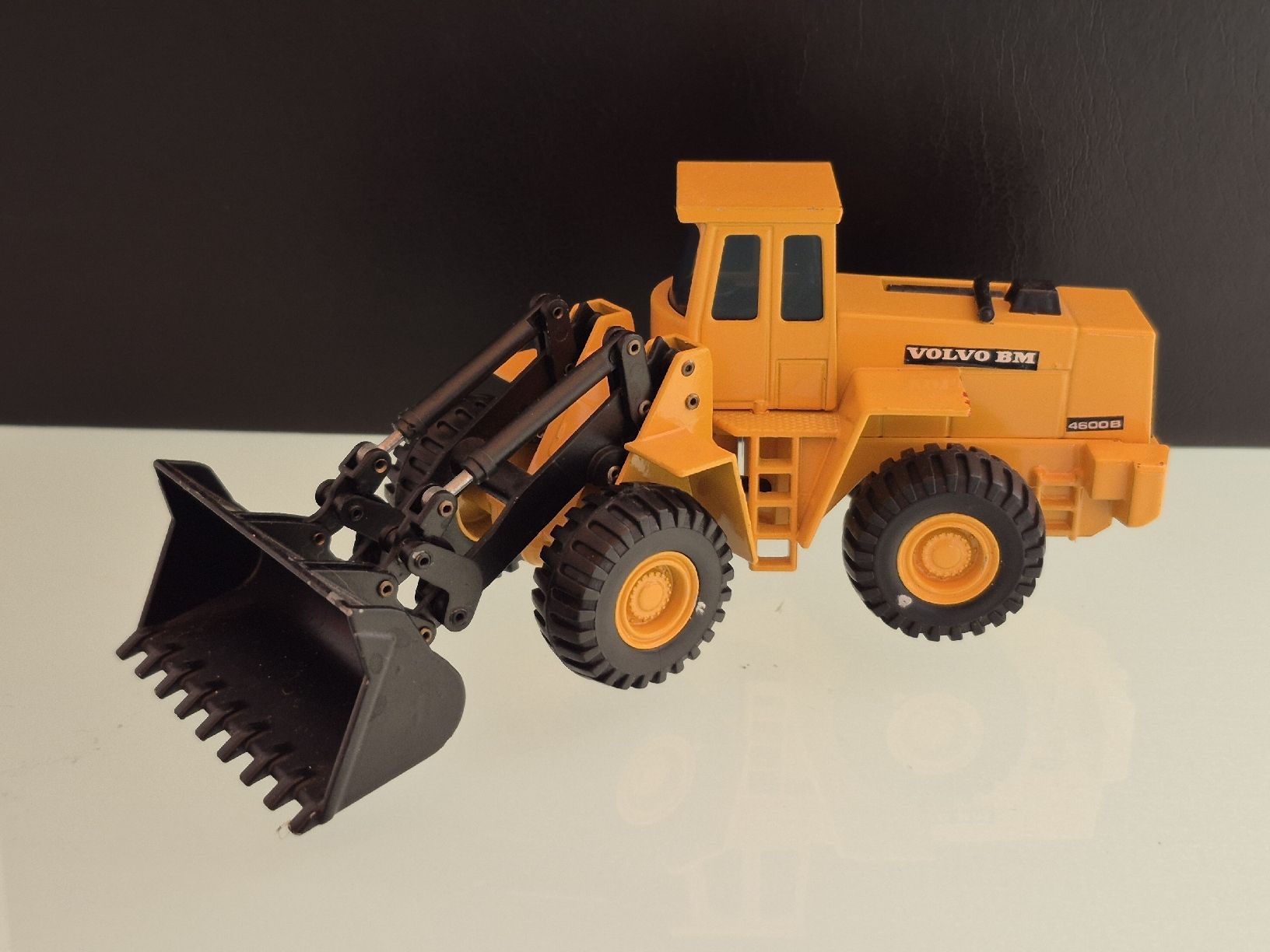 Joal Modellini d'auto: Joal Volvo BM 4600B – Usato da Uetendorf venduto da myhome12