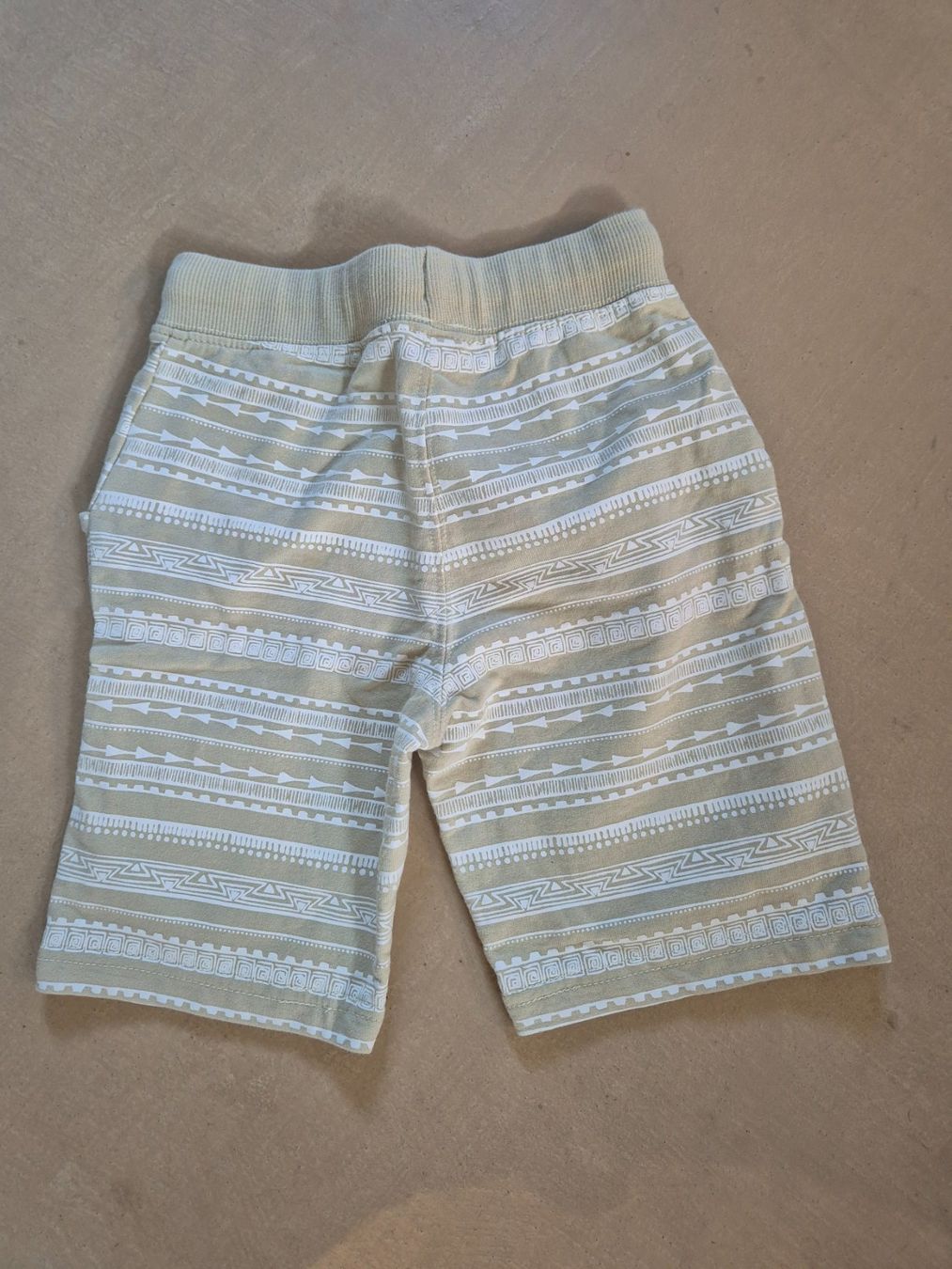 Pantaloni: Shorts beige/weiss gestreift, Gr. 98 – Usato da Dietikon venduto da grafad 1