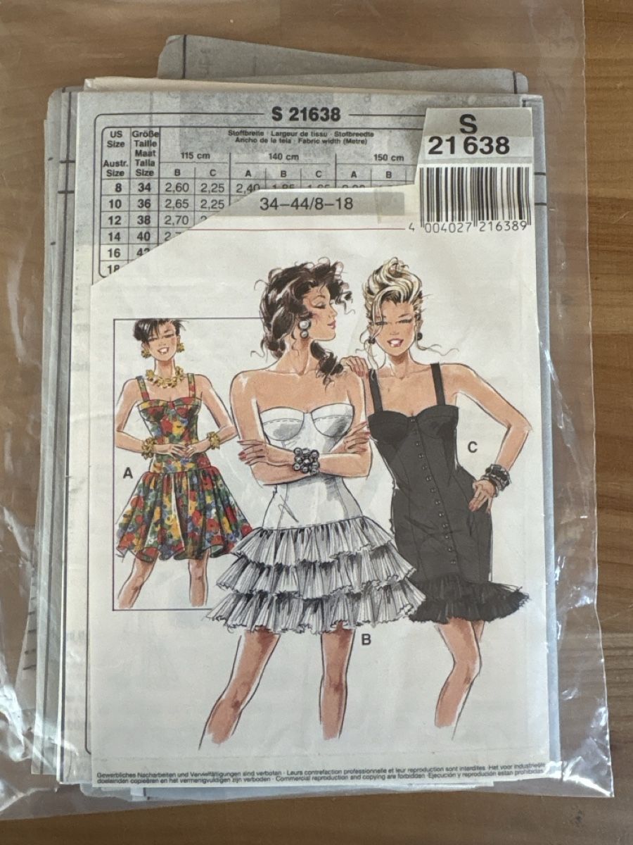 Cartamodelli: Schnittmuster für Damen Kleid – Usato da Rümlang venduto da euqinom16