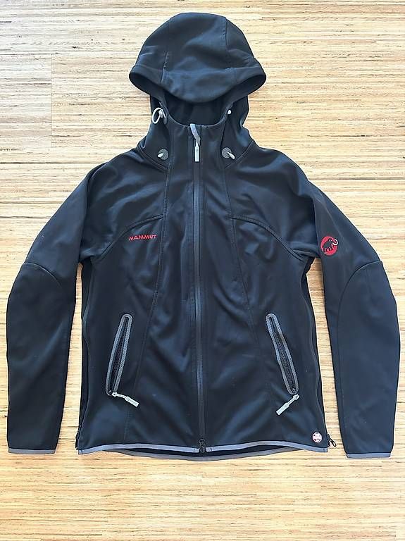 Vestes: Mammut Softshelljacke mit Kapuze – D'occasion à Küsnacht ZH par bonitalina