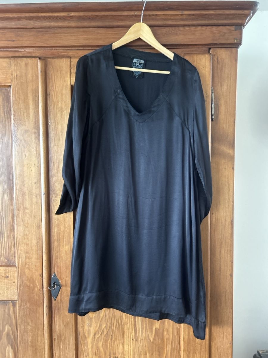 Nile Kleider: Robe Nile – Gebraucht aus St-Aubin-Sauges von vildfr