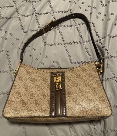 Handtasche Guess Logo braun mit Schulterriemen gebraucht