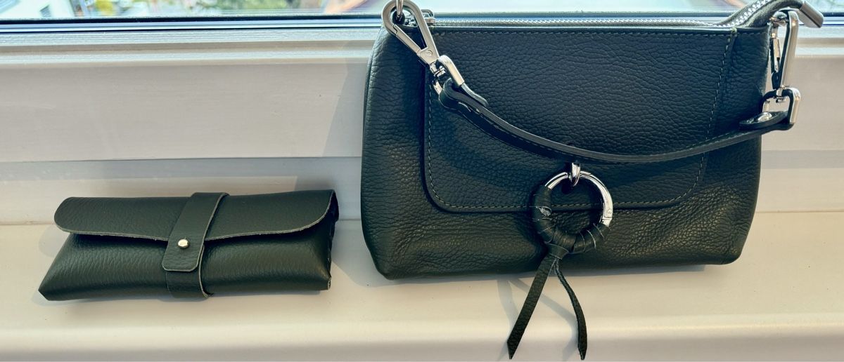Taschen für Damen: Umhängtasche mit Brillenetui Leder Neu – Neu und originalverpackt aus Kloten von Rtx2 2