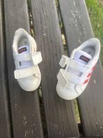 Kinder Turnschuhe Adidas Grand Court weiss rot Grösse 25 Kle