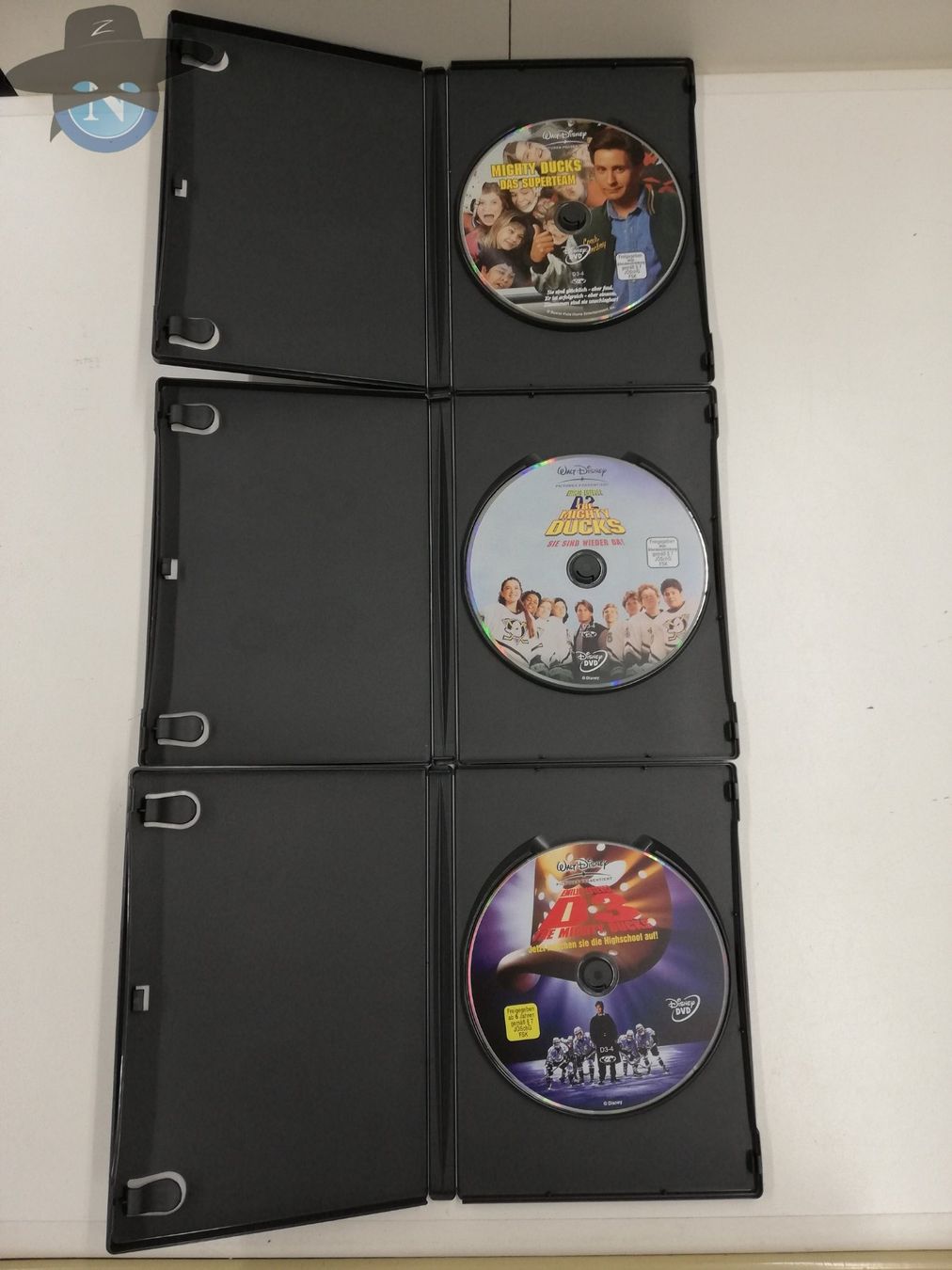 Tutti i DVDs: Mighty Ducks Set - Teil 1 bis 3 / DVD – Usato da St. Gallen venduto da zorro_dc 2