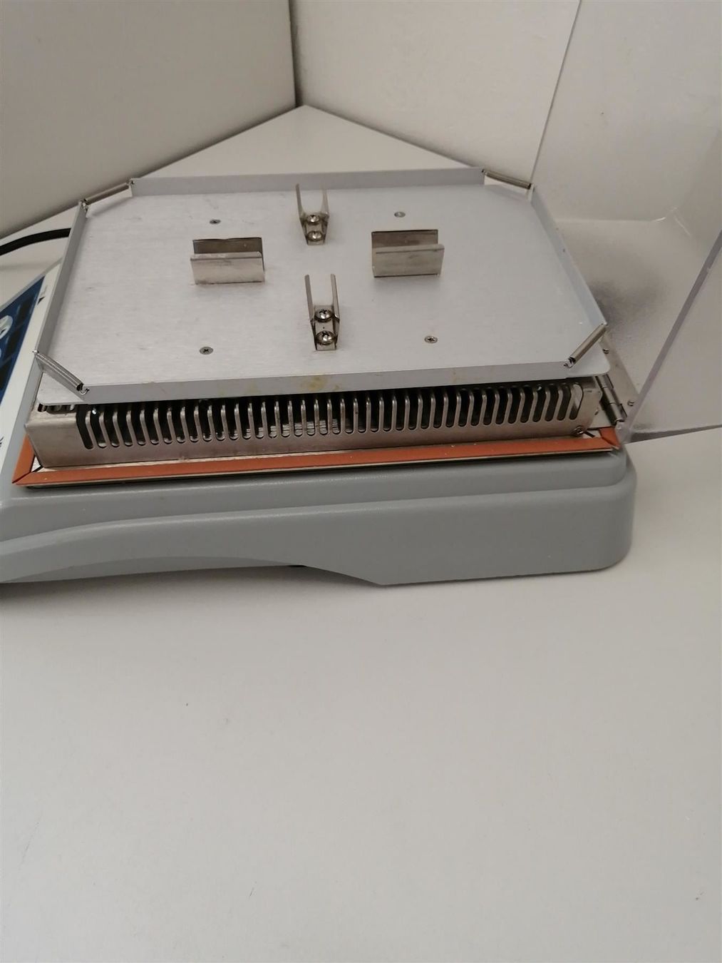 Accessori da laboratorio: VWR incubating  Microplate Shaker – Usato da Niederdorf venduto da LeptonAG_Labor 6