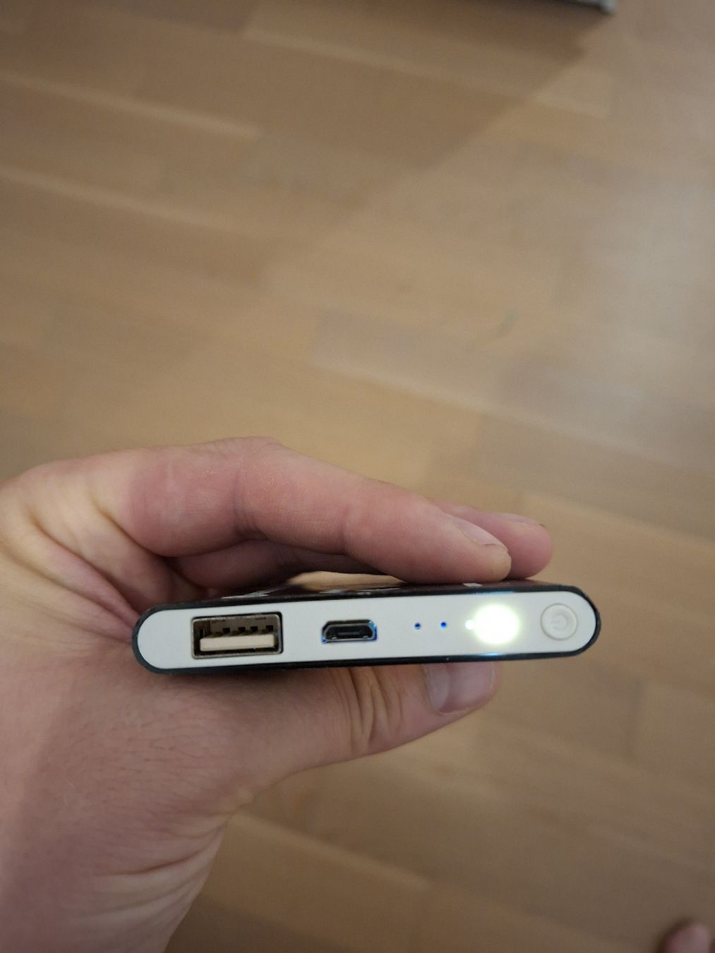 Akkus: Powerbank 4000mAh schwarz – Defekt aus Heitenried von ben_th9v 2