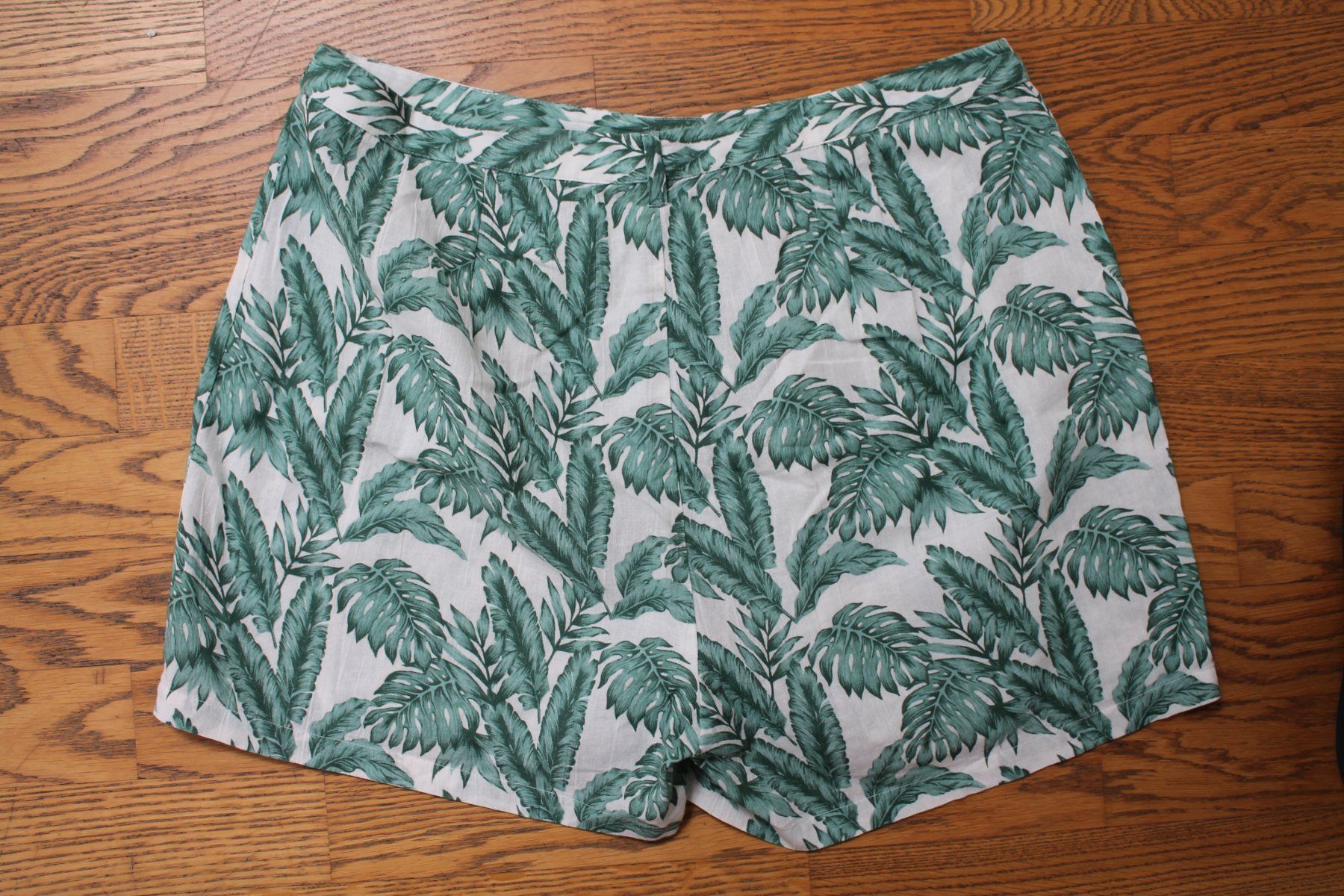 Hosen: Sommerliche Shorts mit Palmenmuster, NEU, fire & glory – Neu (gemäss Beschreibung) aus Hüttwilen von pinti55 5