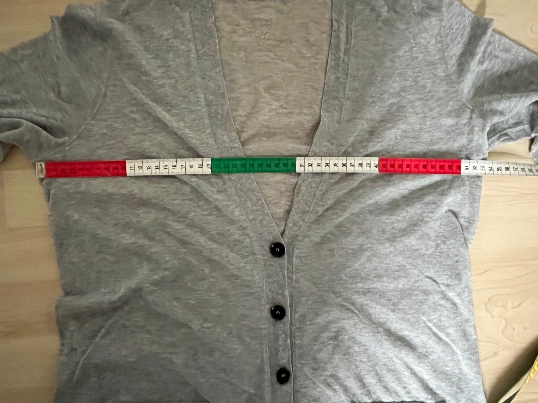 Marc Cain Maglioni & Felpe: Marc Cain: leichte Strickjacke, Cardigan, grau M – Usato da Luzern venduto da ellitussi 3