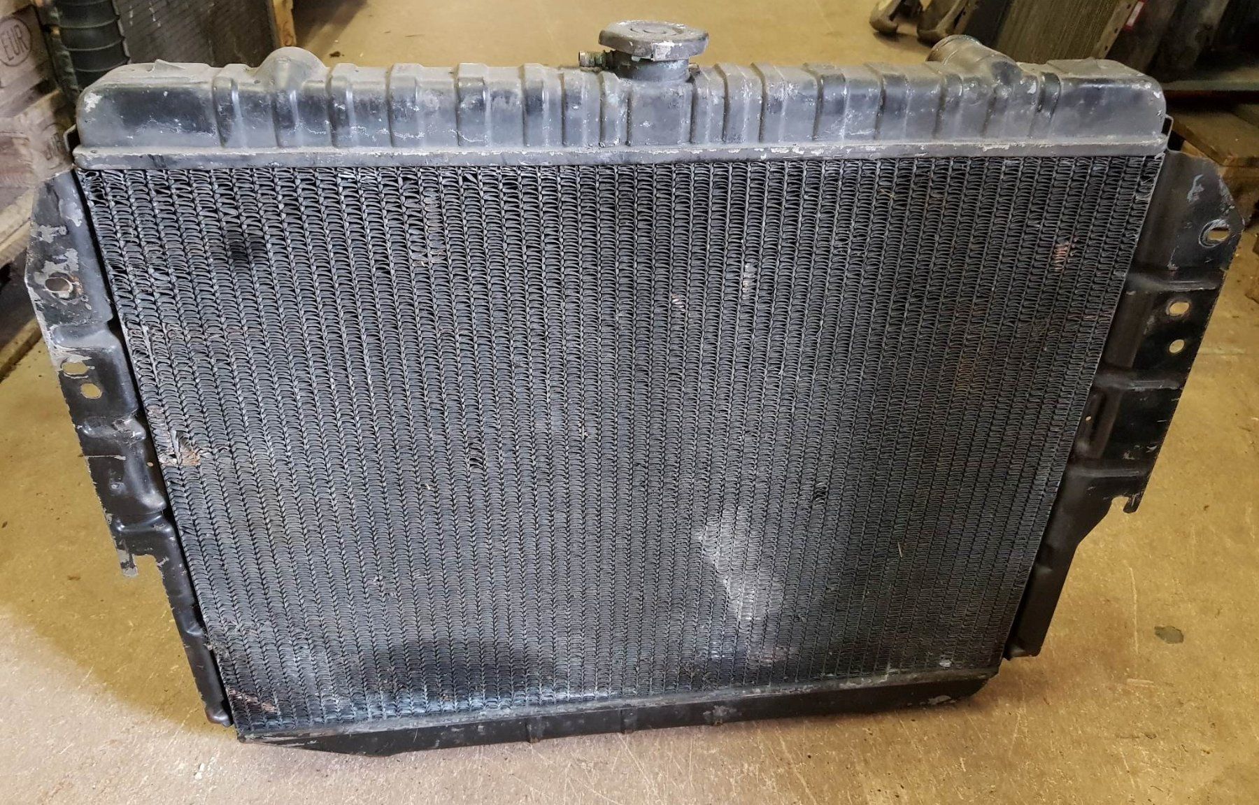 Tutti pezzi di ricambio auto: Original Mopar Kühler  No.2 – Usato da Niedergösgen venduto da usc_8qc6 1