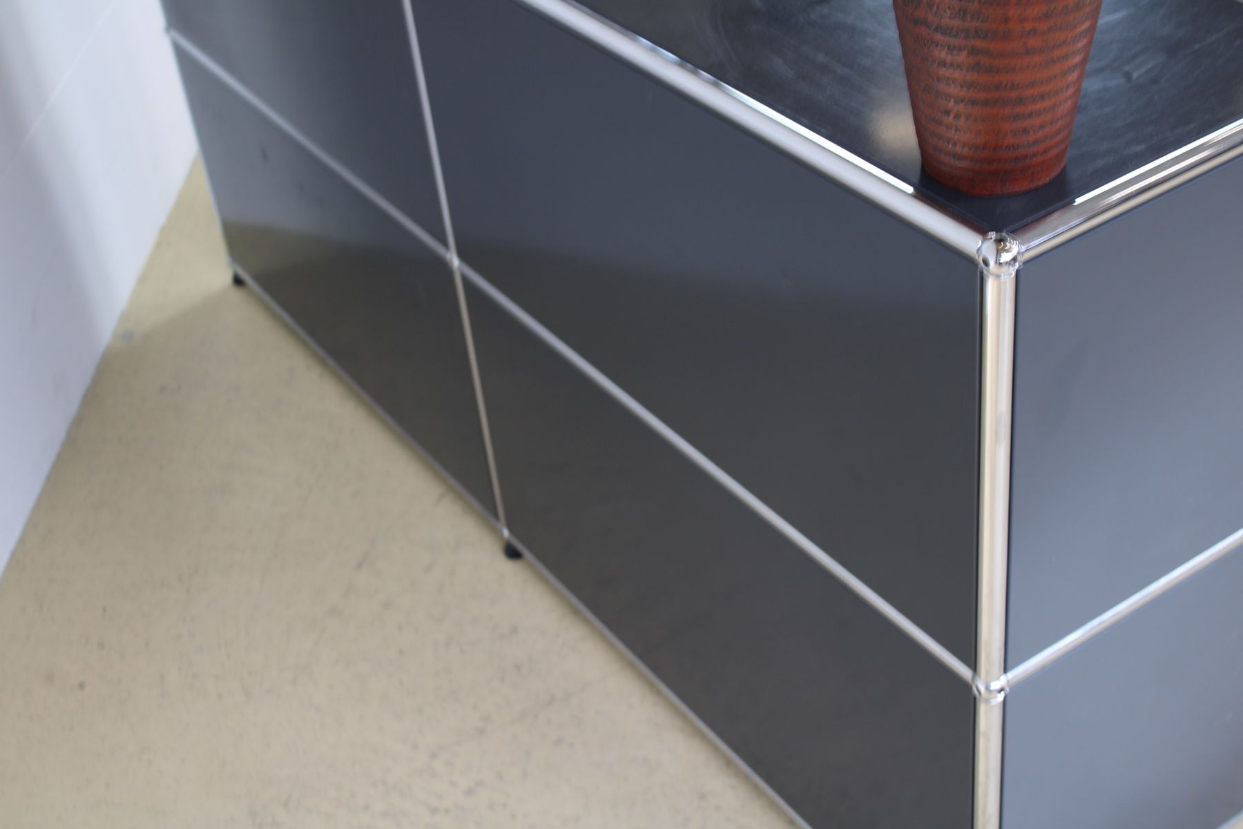 USM Cassettiere: USM Sideboard in Anthrazitgrau, individueller Umbau möglich – Usato da Meinisberg venduto da atelier_TILIJA 7