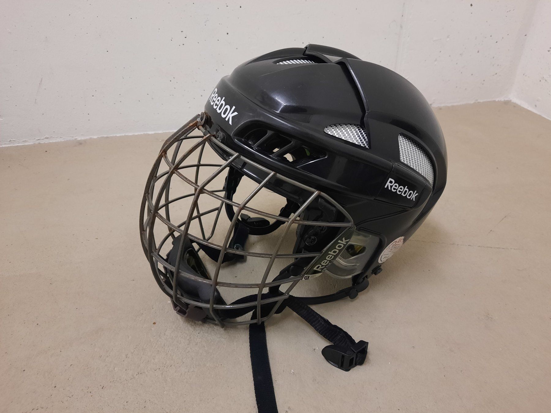 Schutz & Schoner: Eishockey Ausrüstung – Gebraucht aus Sissach von