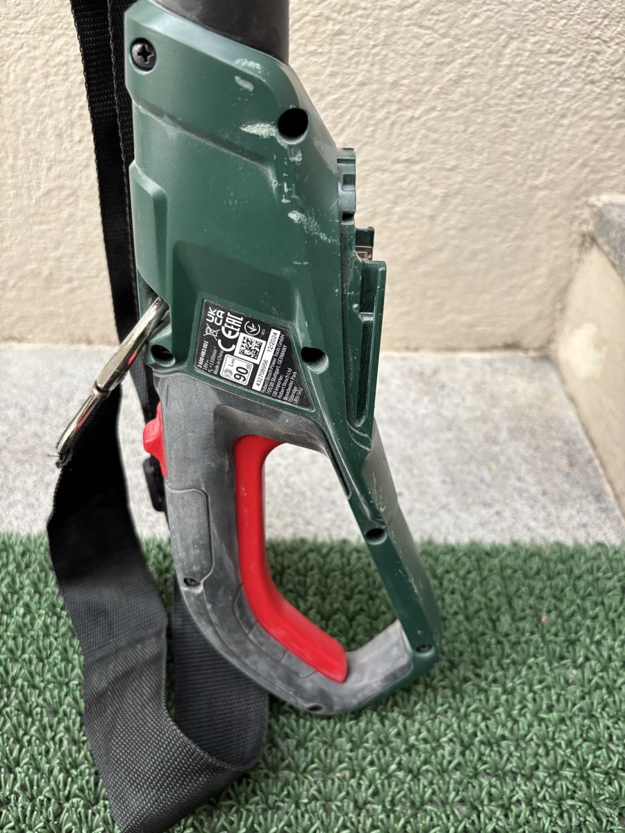 Bosch Tutti gli attrezzi: Bosch UniversalHedgePole 18 Heckenschere Teleskop gebraucht – Usato da Unterseen venduto da Gleisbauer 4