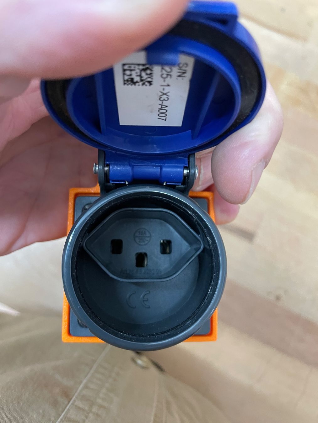 Lecteurs & Adaptateurs: Adapter 230 Volt Haushaltstecker an der Wallbox – Neuf (Voir description) à Erlenbach ZH par Zehnder-Jara 5