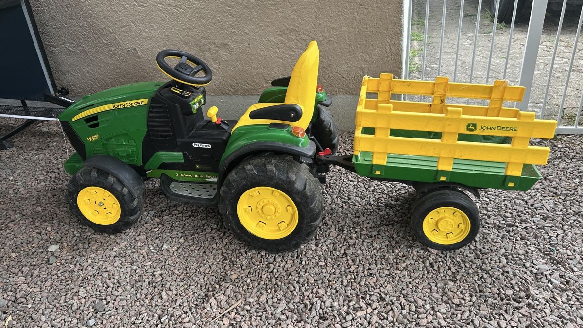 Peg Perego Veicoli per bambini: Traktor John Deere, Peg Perego- Akku – Usato da Besenbüren venduto da zadonga