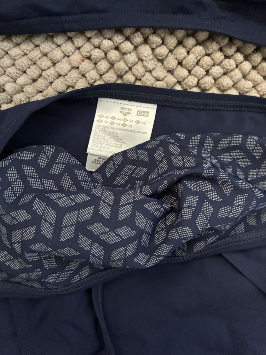 Arena Maillots de bain & Bikinis: Hoch geschnittenes Bikini arena Gr 38 – D'occasion à Jona par Brigitte84 2