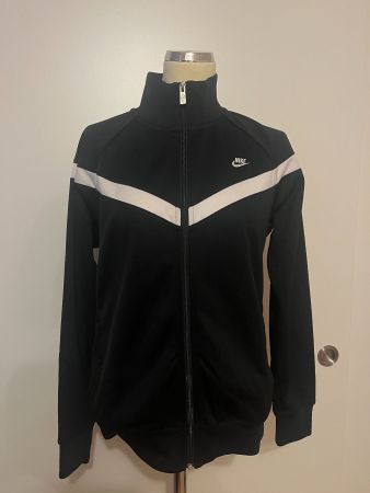 Nike / Jacke / Trainerjacke / schwarz / M