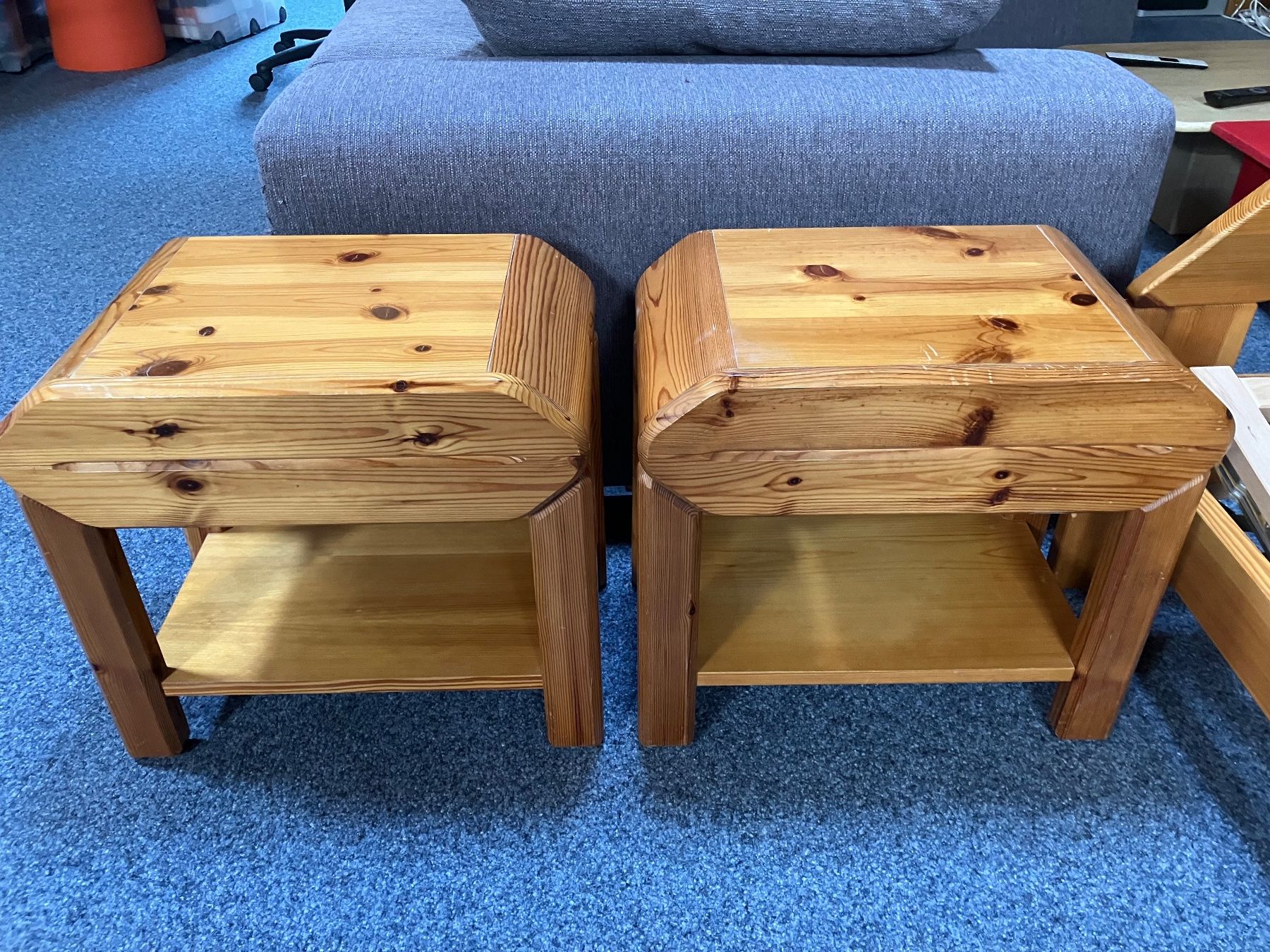 Betten: Doppelbett Kiefer massiv plus Nachttischli – Gebraucht aus Boll von Cwyss0 4