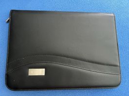 Schwarze Leder-Laptoptasche mit Solar-Taschenrechner 