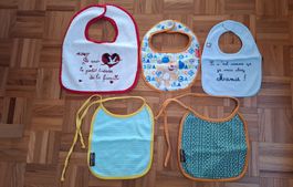 Lot de 5 bavoirs pour bébés/Set mit 5 Baby-Lätzchen