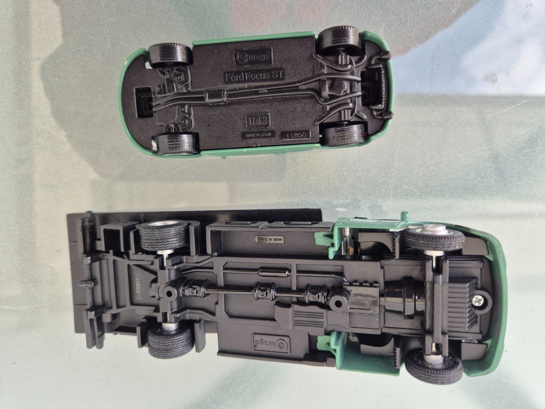 Ford Modellautos: Auto Transporter mit Ford Focus. 1:43 Burago – Gebraucht aus Oberbuchsiten von laffite54 9